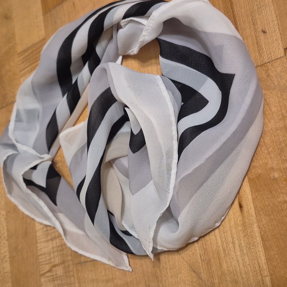 Square Scarf White Black Cream - Picture 8 of 12